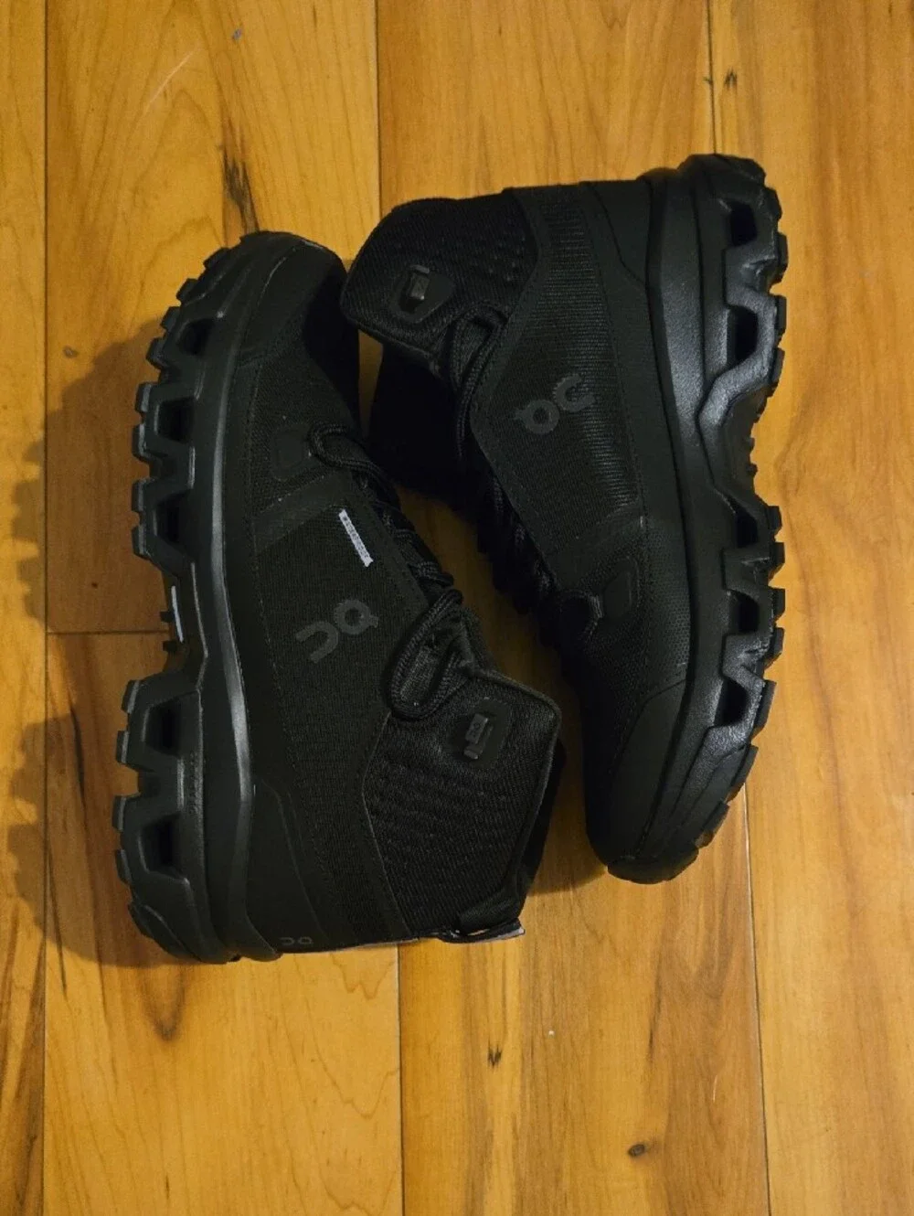 On Running Men's Black High-Top Lace-Up Boots CLOUDROCK